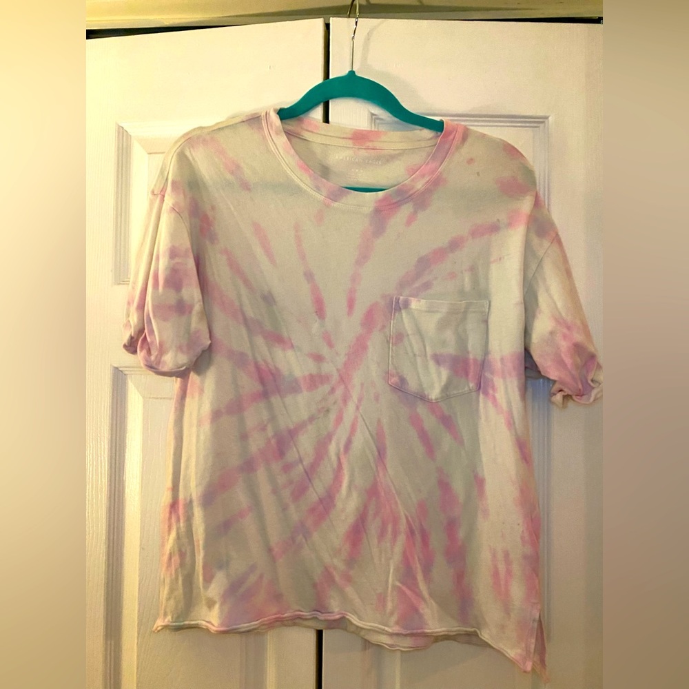 American Eagle Women’s Pink and White Tie Dye Tee Shirt. Size- medium.